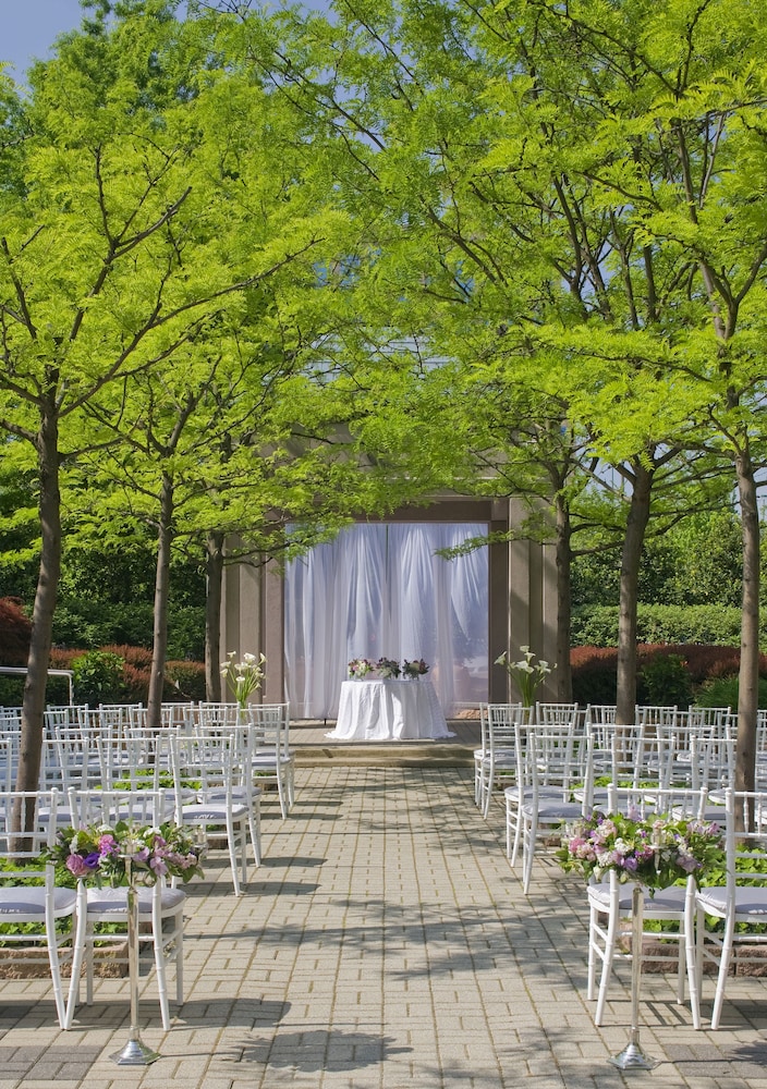 Hyatt Regency Dulles 52/54