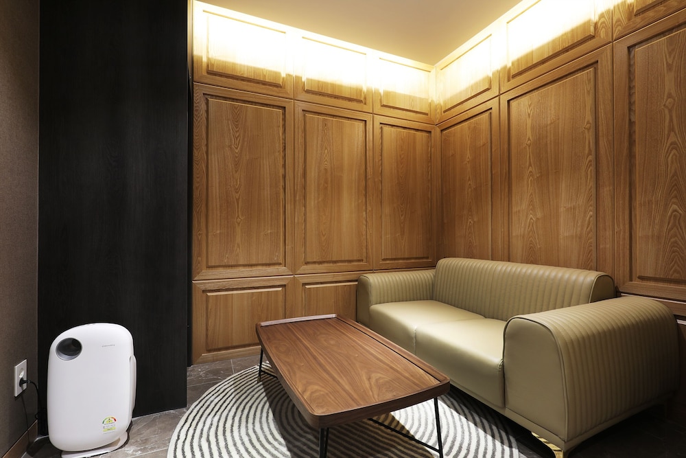 Mari Hotel 30/50