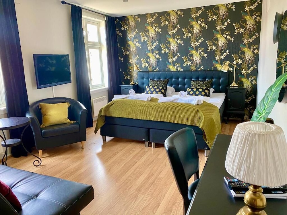 Reenskaug Hotel 12/50