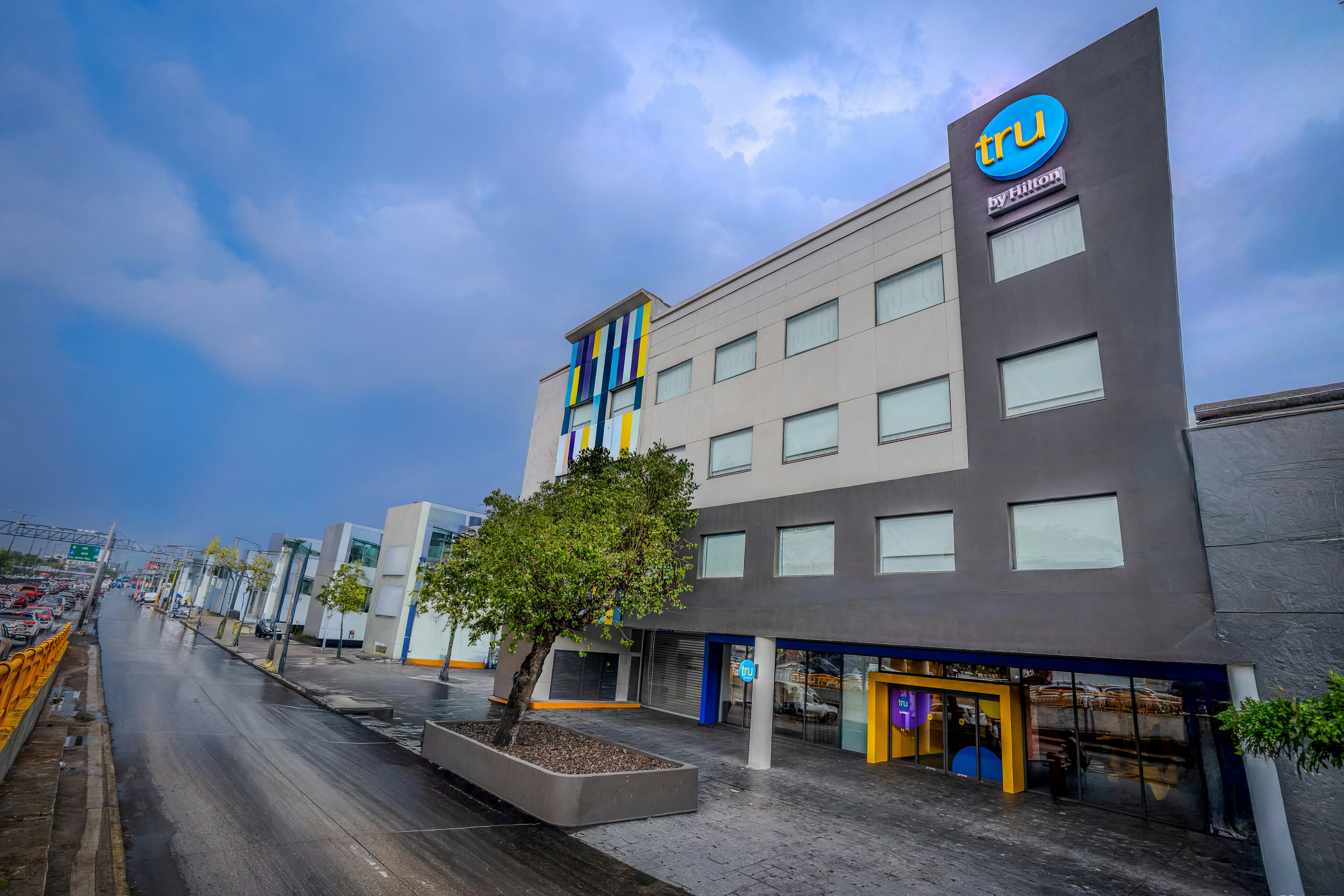 Tru by Hilton Mexico City Airport 25/26