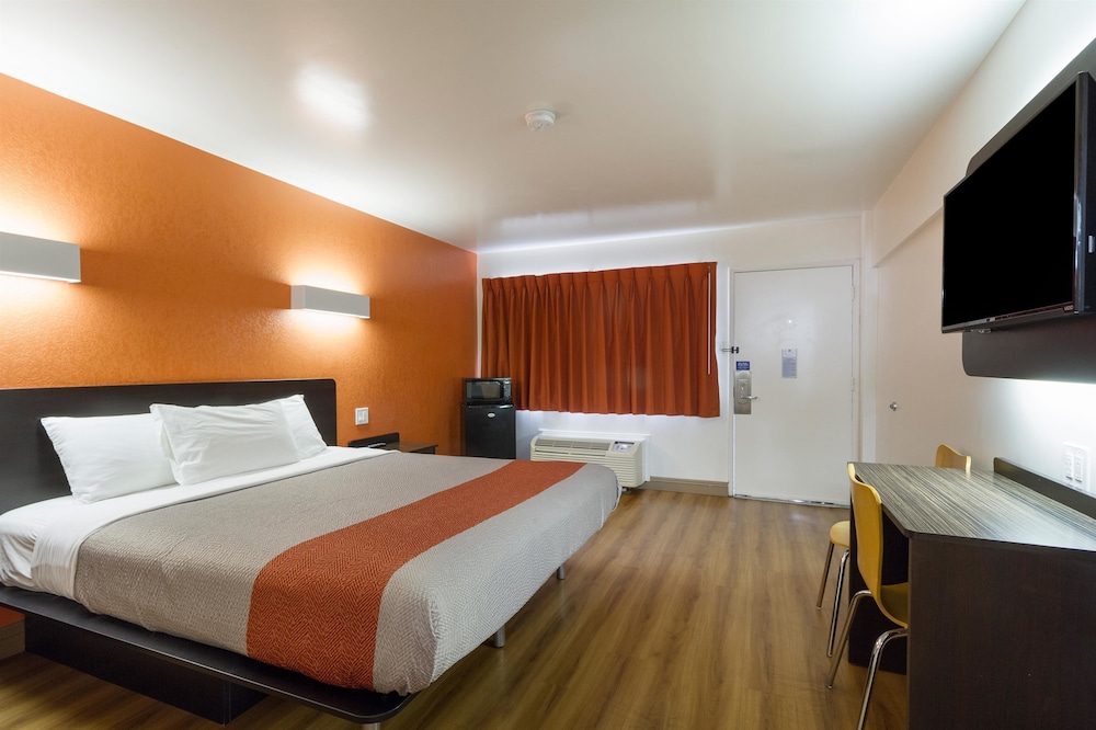 Motel6 Claremont, CA 23/54