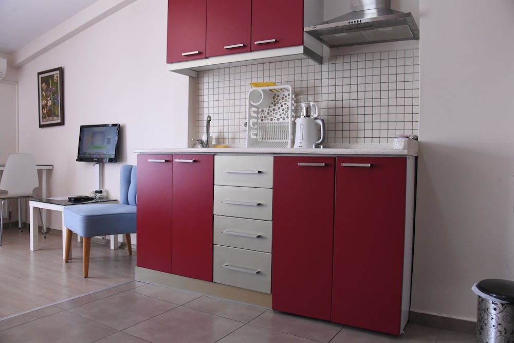 A Studio Apartment 10/62