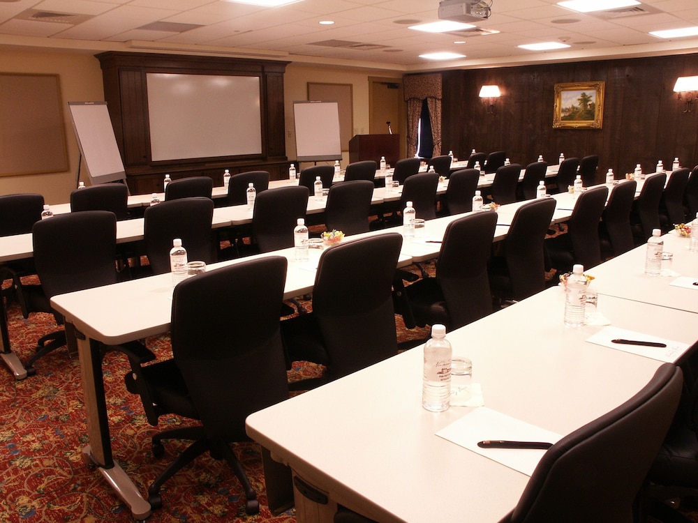 Normandy Farm Hotel and Conference Center 41/45