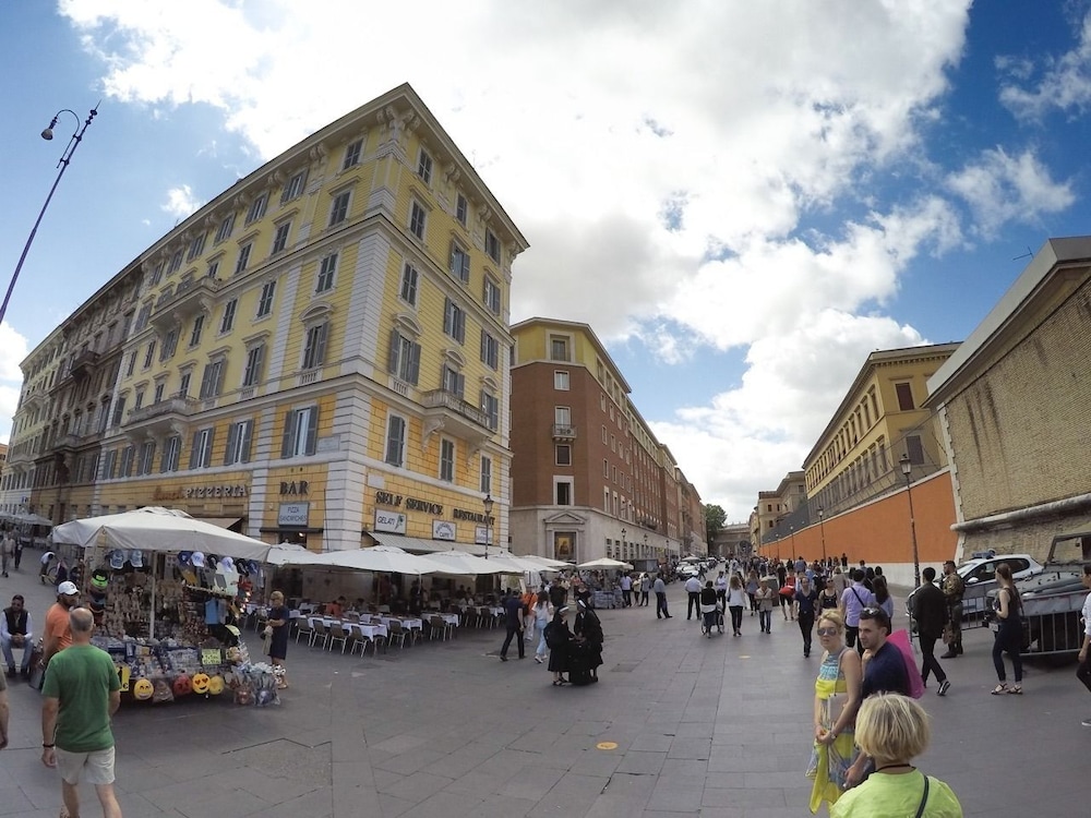 Pope's Suites 39/50