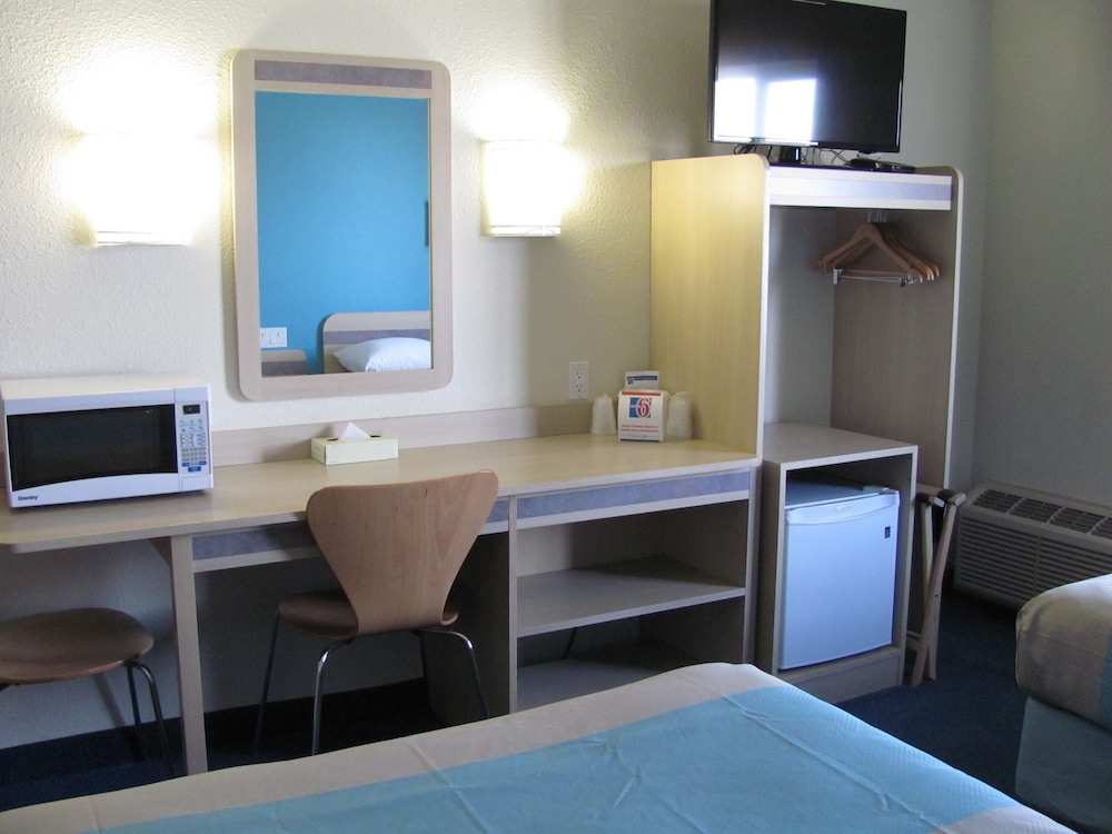 Days Inn by Wyndham Stony Plain 35/44