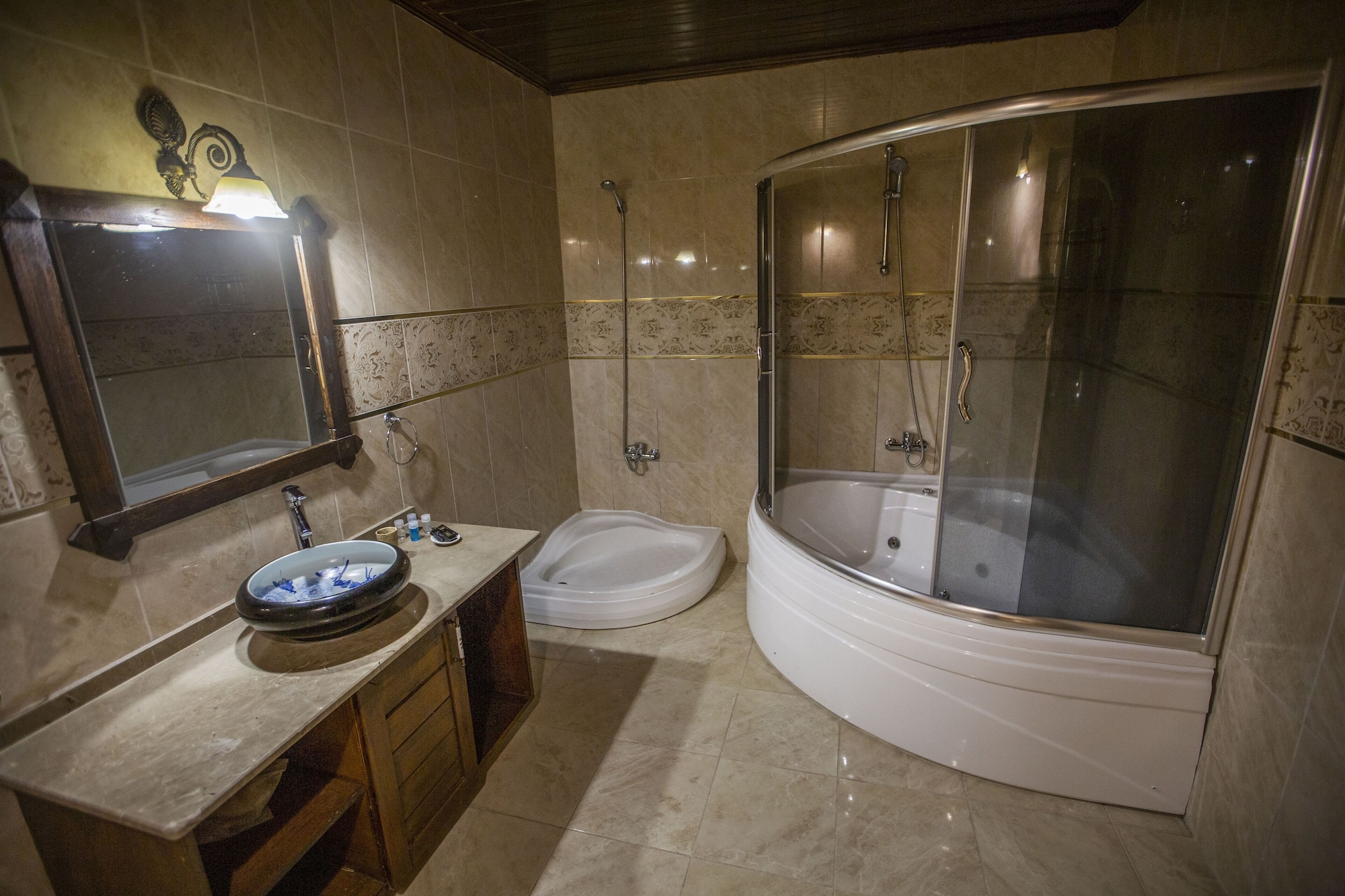 Cave, Suite, King Bed