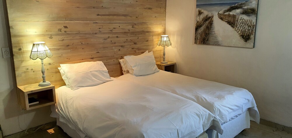 Cottage, King and Twin Beds