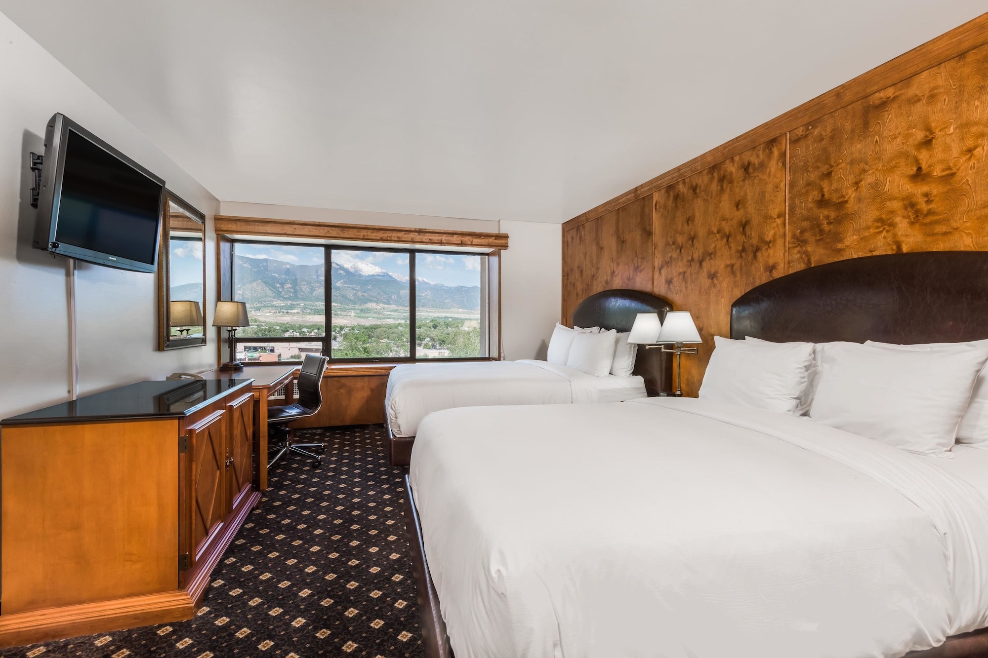 Room, 2 Queen Beds, Mountain View