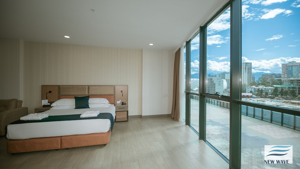 New Wave Hotel 12/48
