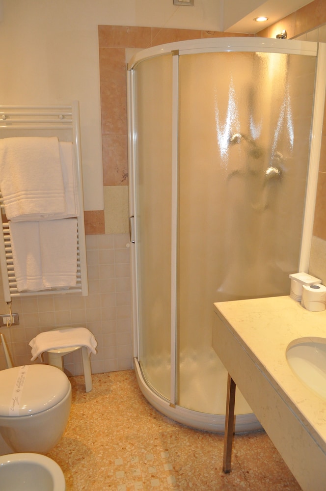 IGEA HOTEL 50/50