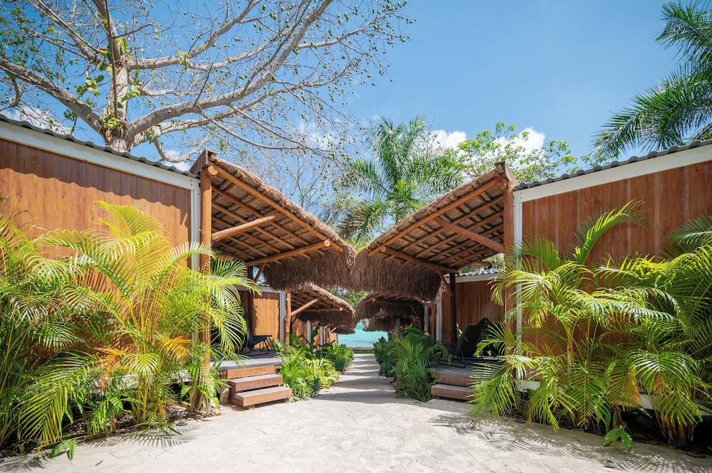 Casa Aakal Lagoon Front 41/44