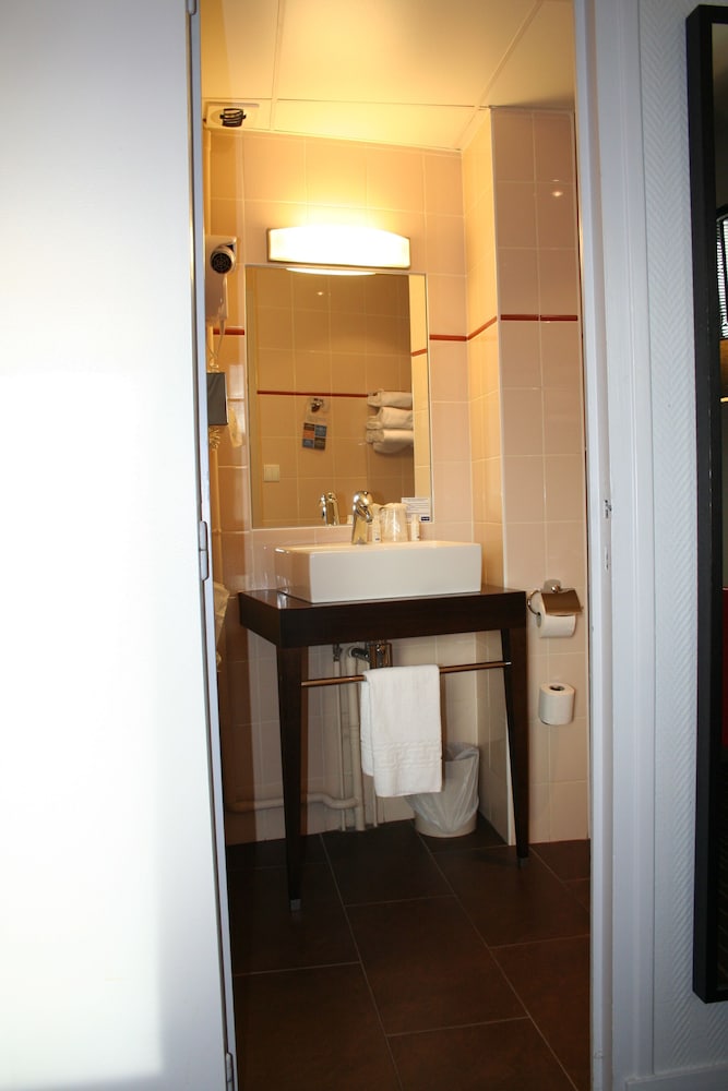 Kyriad Dijon Gare 50/50