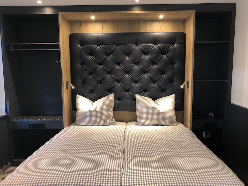 SUPERIOR, DOUBLE BED