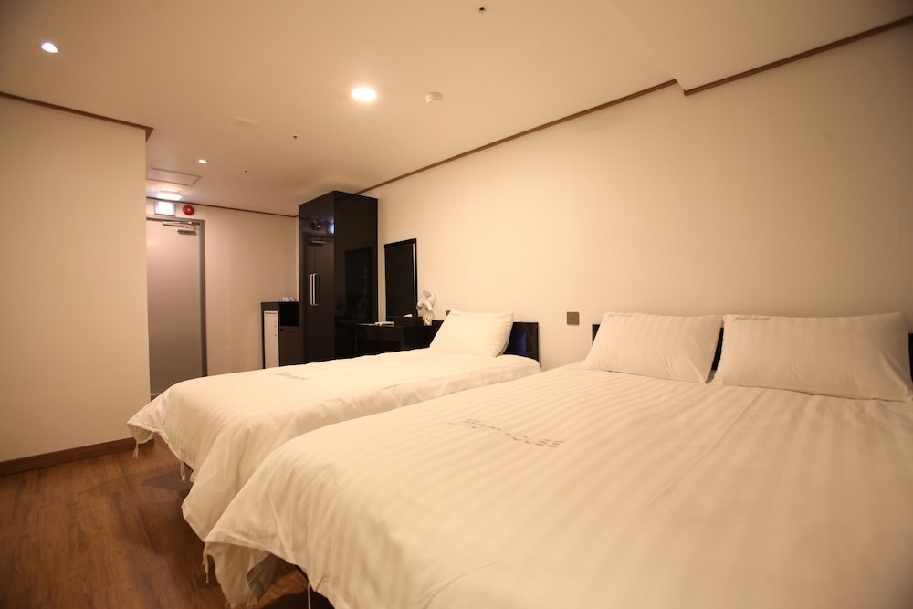 Myeongdong Mom House 16/46