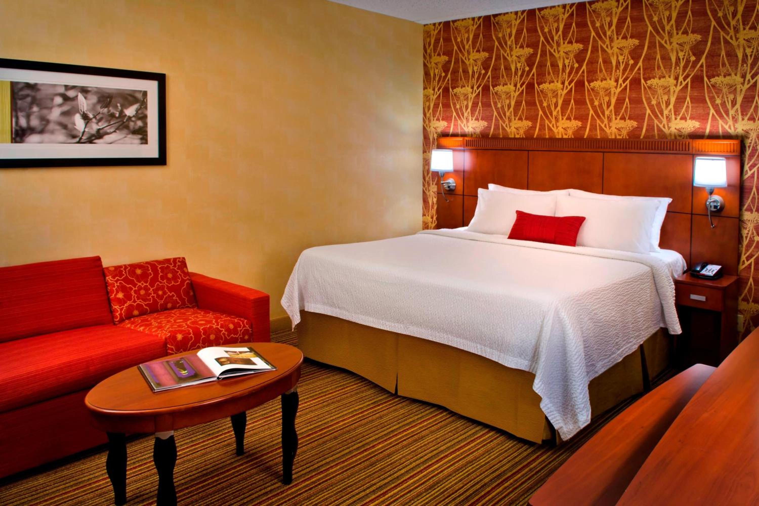 Courtyard, Guest Room, King Bed, Courtyard View, Sofa