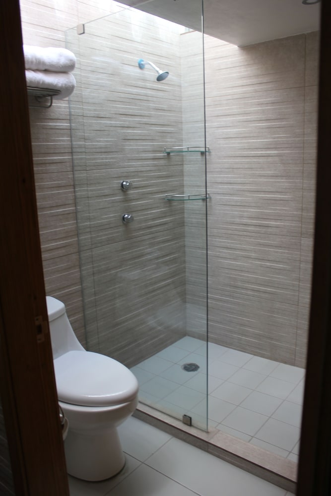 Suites Victoria Hotel 38/44