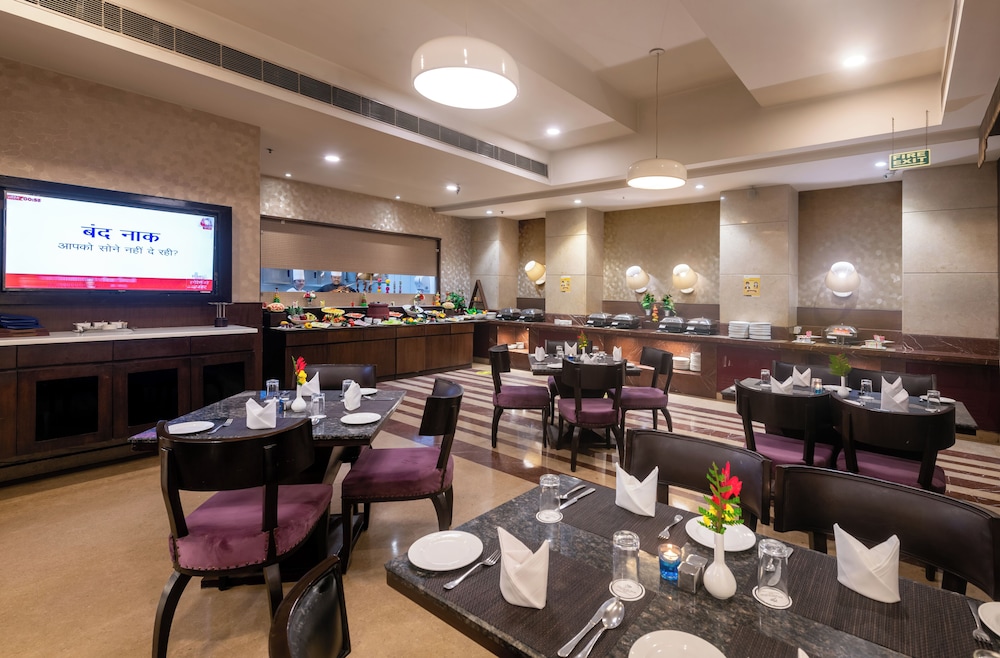 The Golden Palms Hotel Spa Delhi 35/41