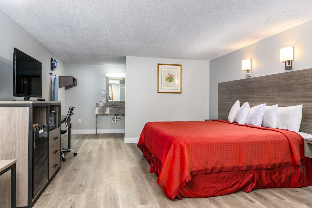 Captains Quarters Motel Conference Center 26/56