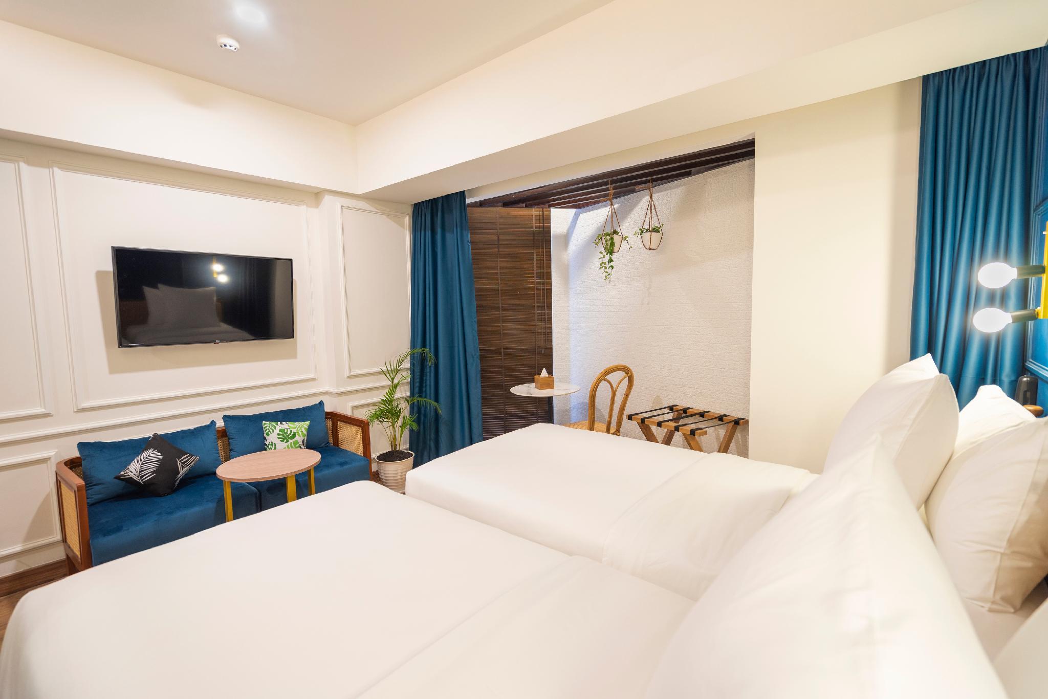 Deluxe Maison Twin Bed