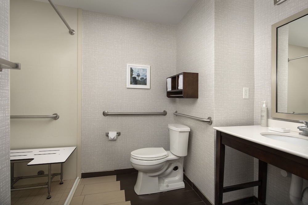 Holiday Inn Express Hoteland Suites Knoxville-Clinton 29/65