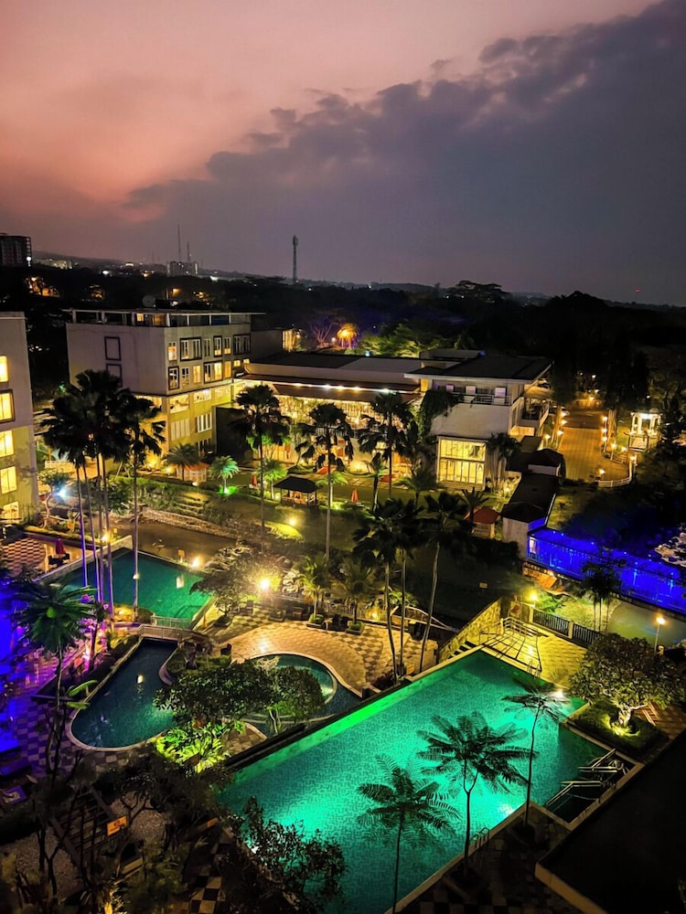 Aston Bogor Hotel & Resort 7/90