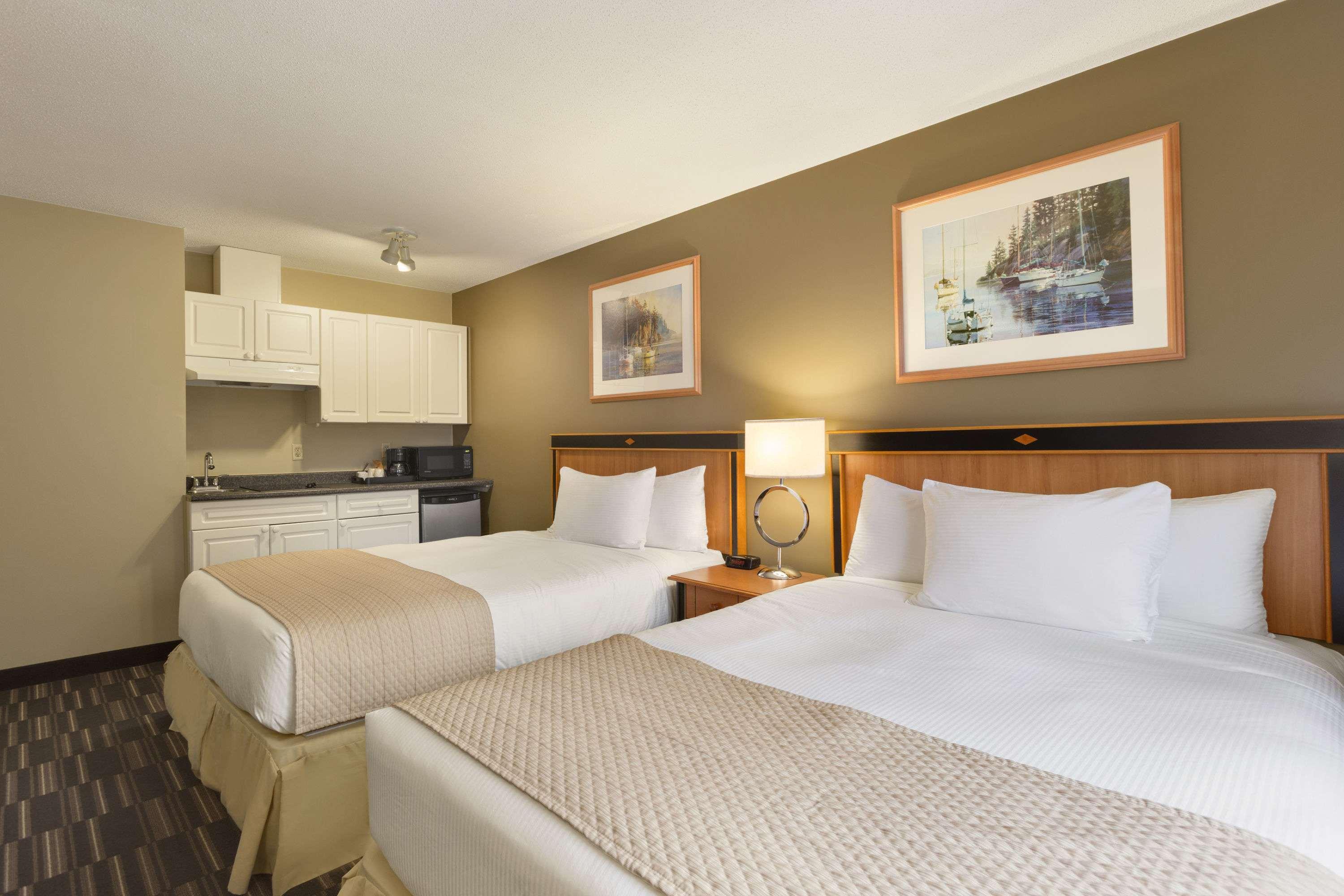 Efficiency, 2 Queen Beds