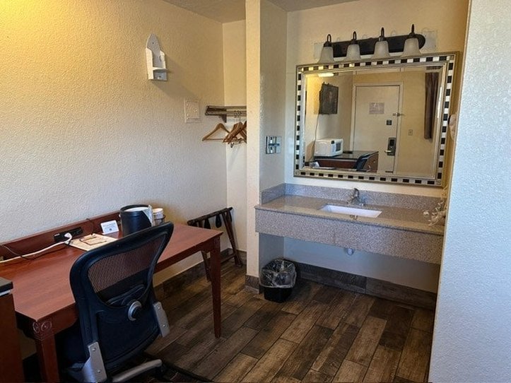 Stay Inn by OYO Near I 80 Lincoln West 4/32