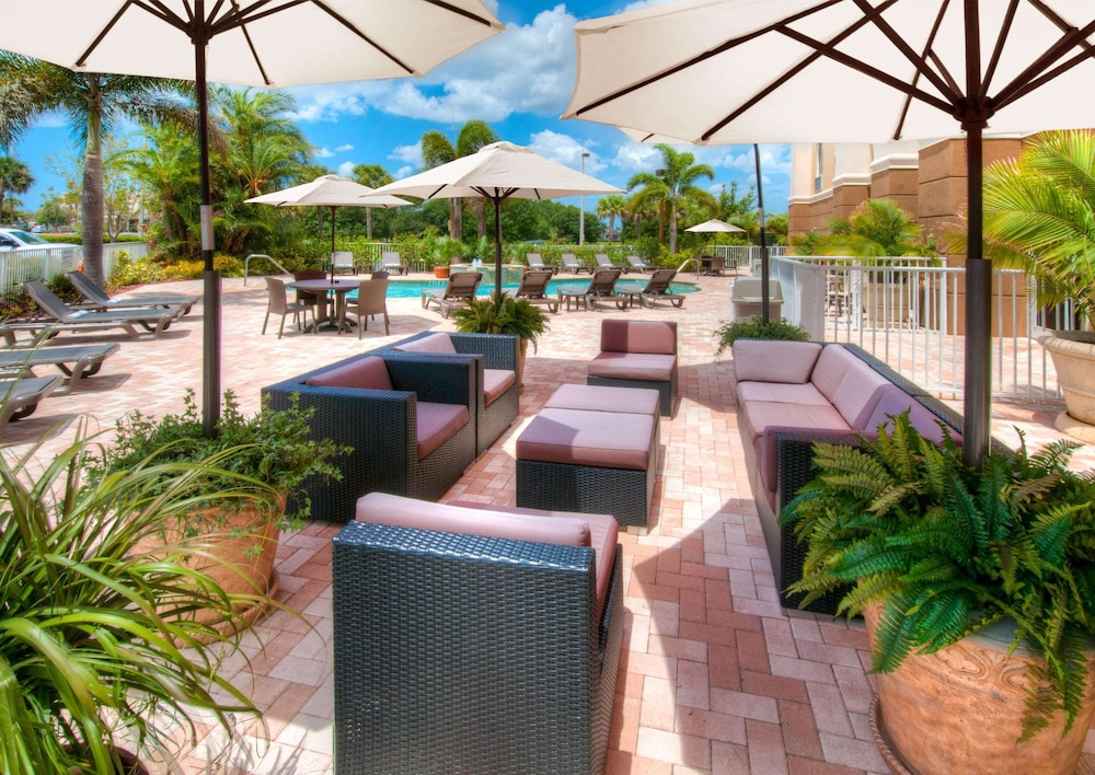 Hampton Inn And Suites Fort Myers Colonial Blvd 32/42