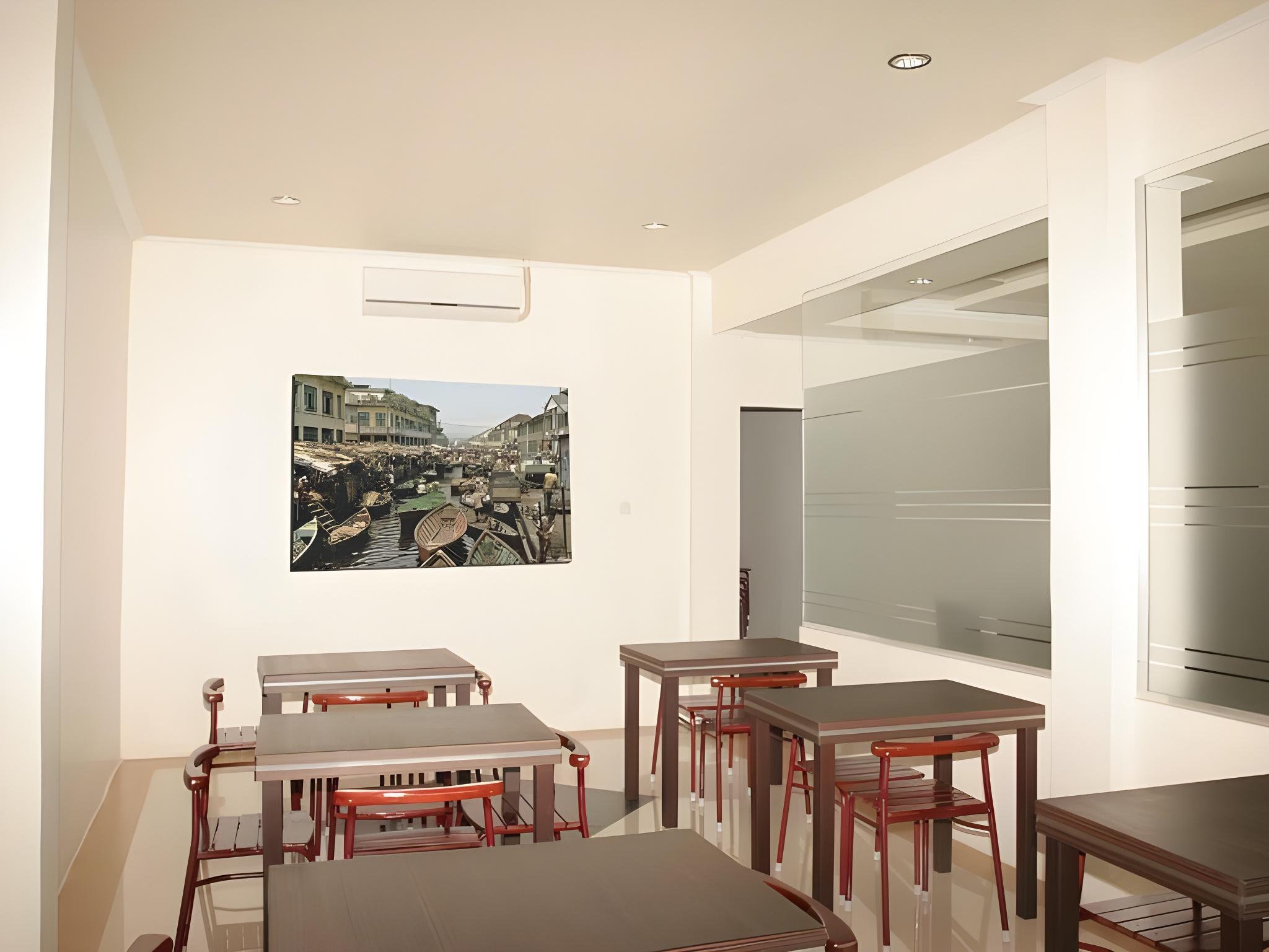 Hotel Aroma Inn 16/19