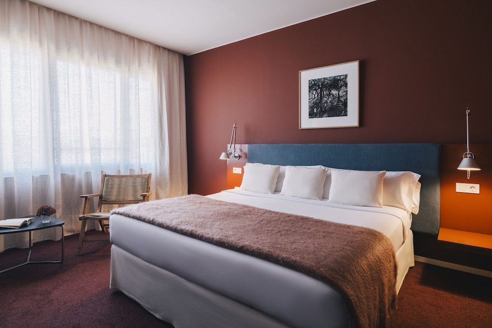 Standard, Single, Double or Twin Bed