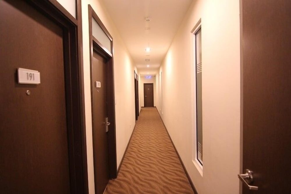 The V Hotel 20/30