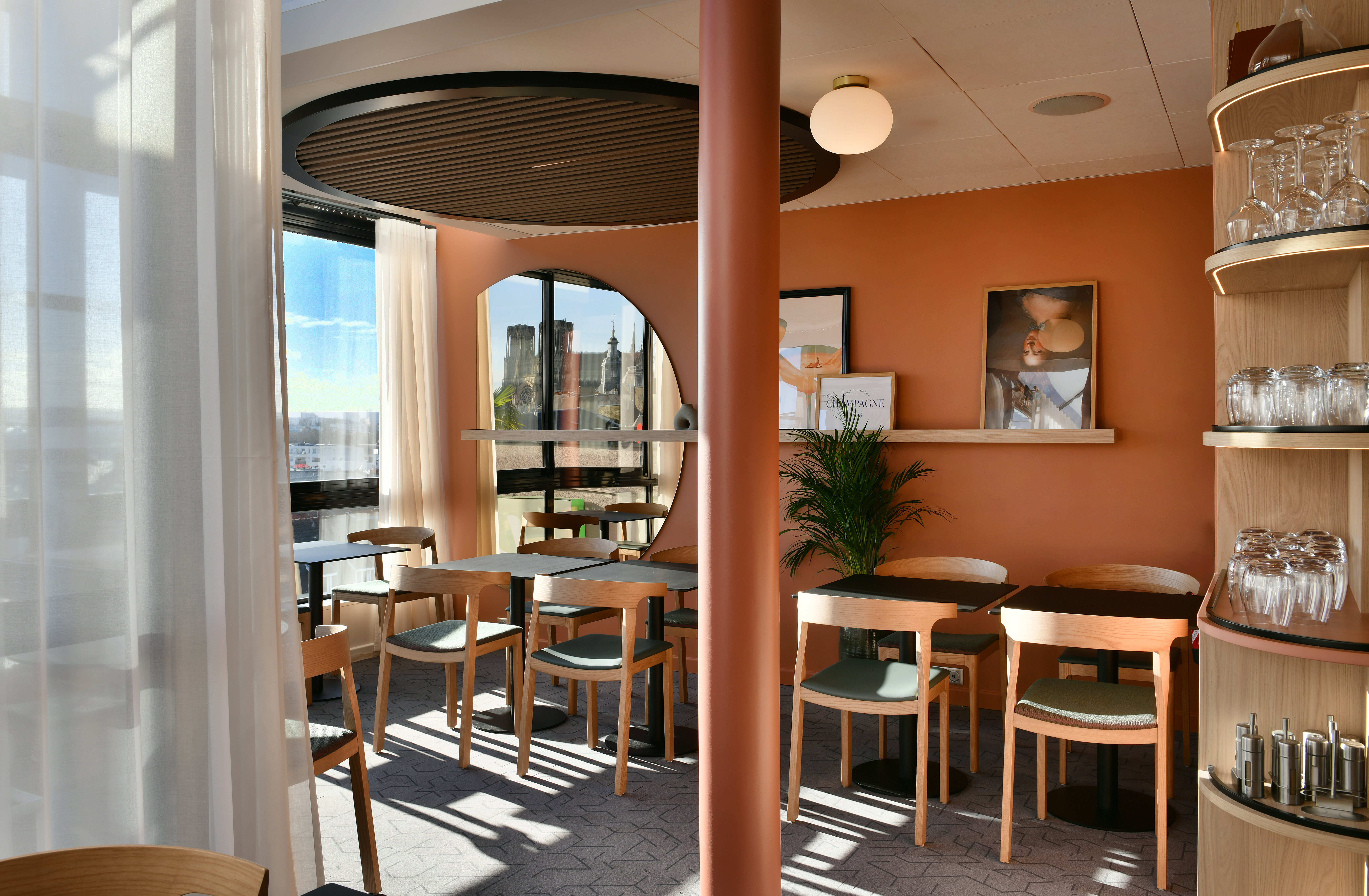 Holiday Inn Reims Centre 48/65