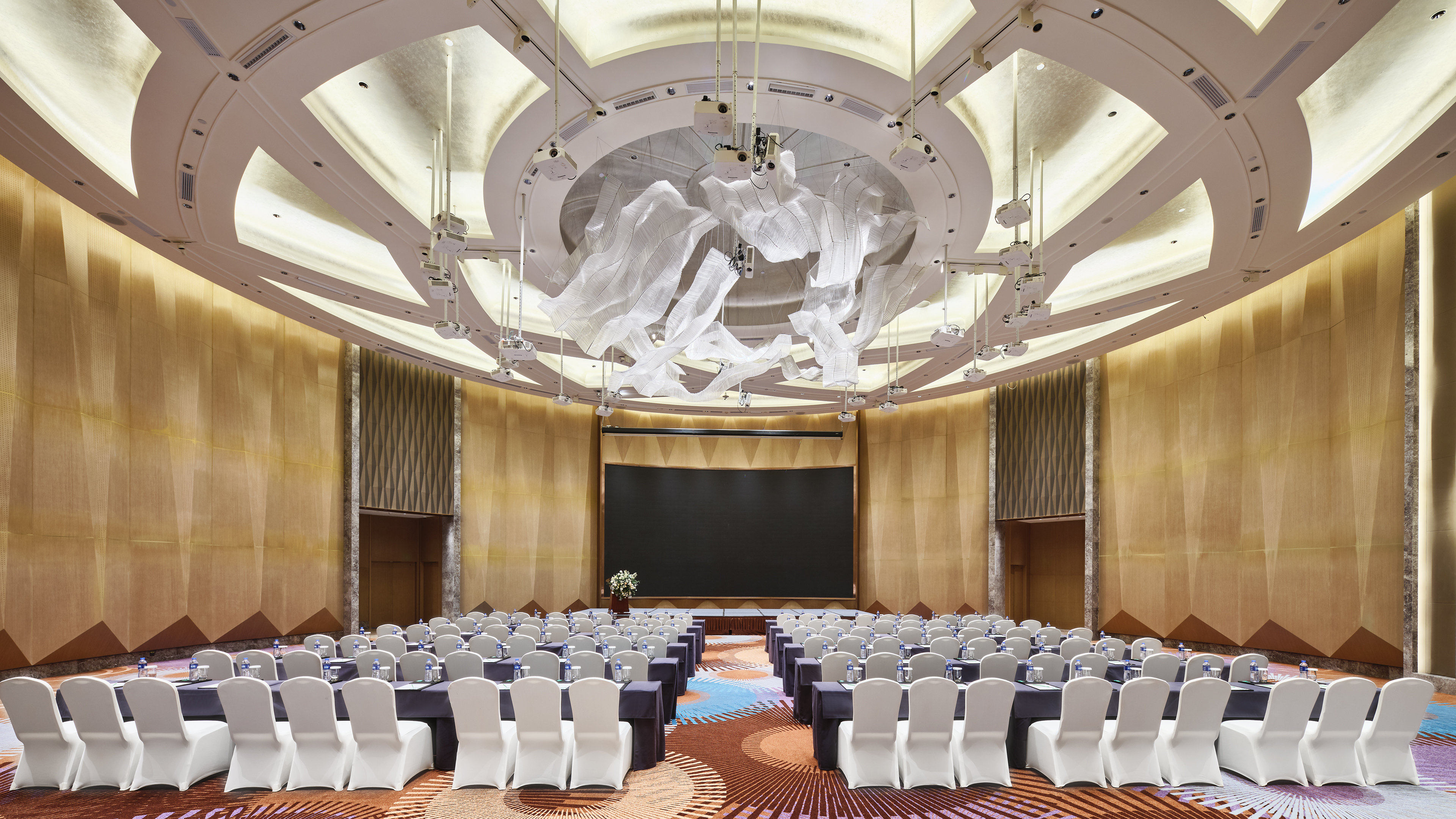 Holiday Inn Xining Hot-Spring 48/58