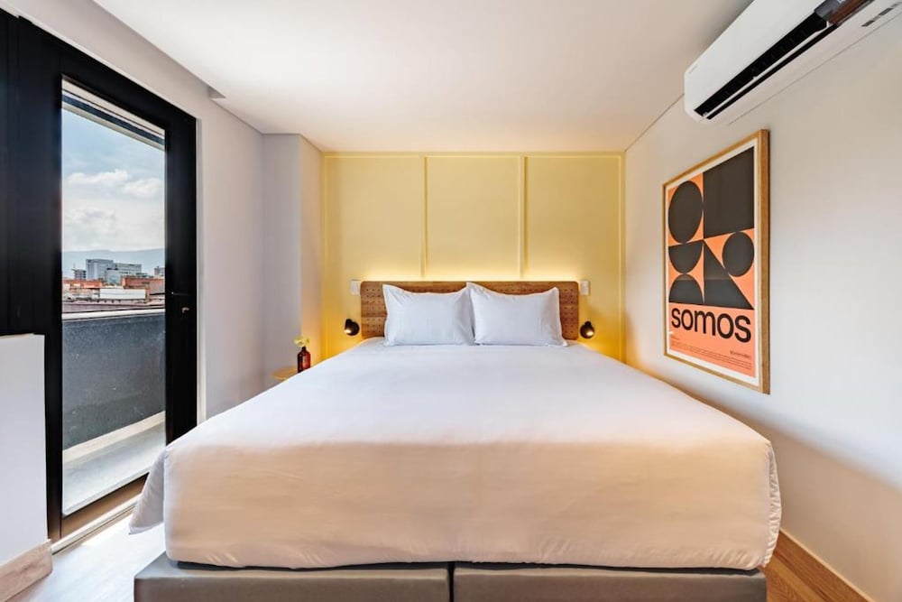 SUPERIOR, QUEEN BED, BALCONY