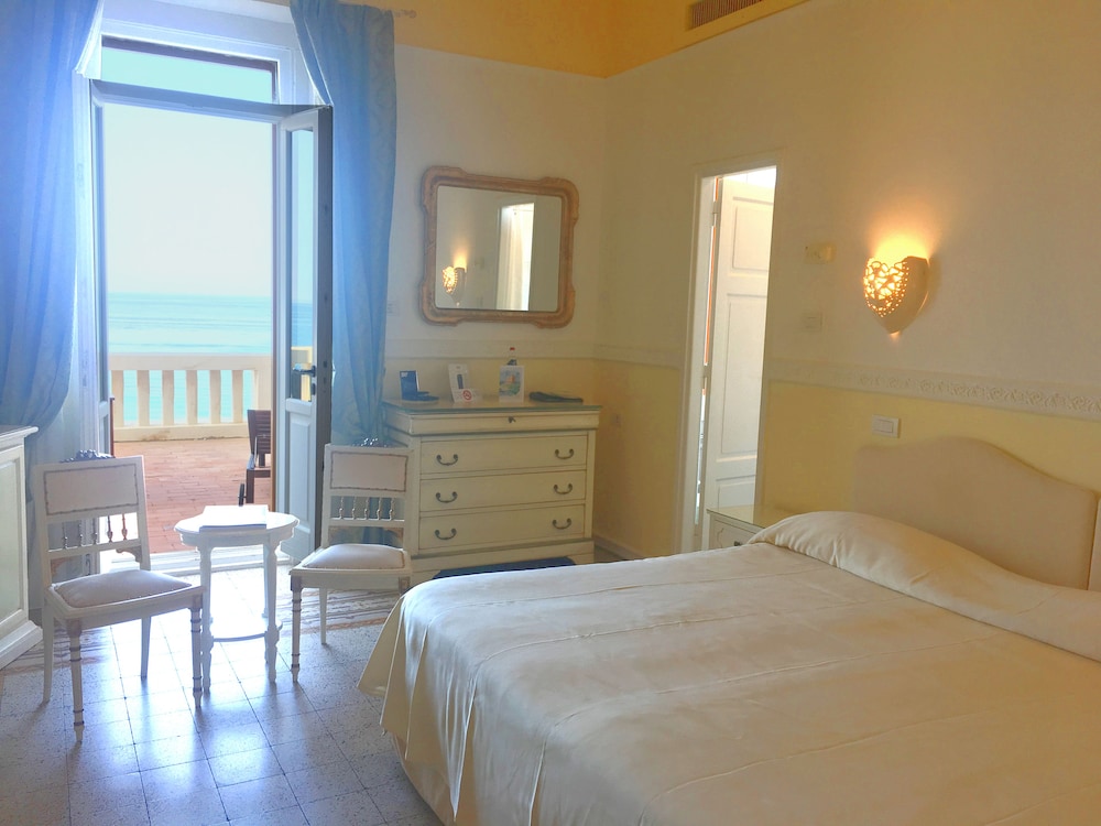 Room, Double Bed, Sea View, Balcony