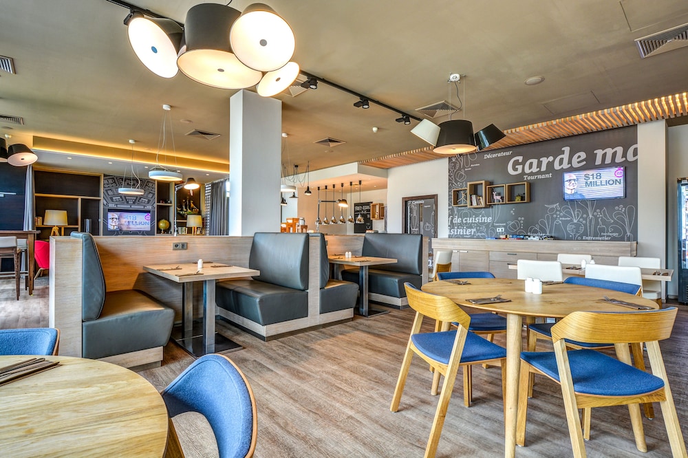 HOLIDAY INN PRAGUE AIRPORT 60/76