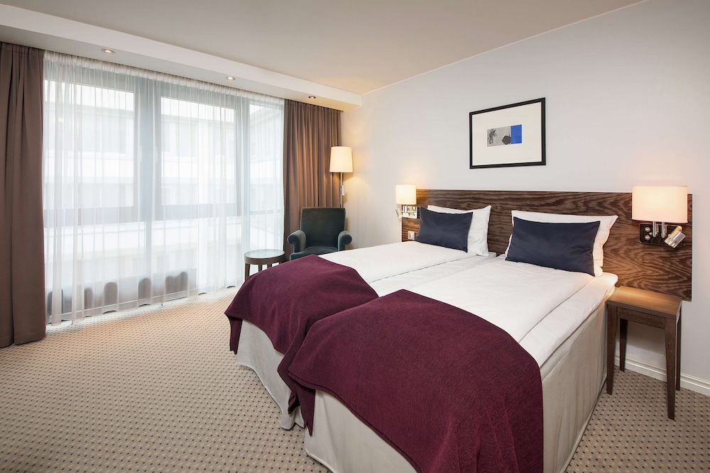 ROOM, TWIN BEDS
