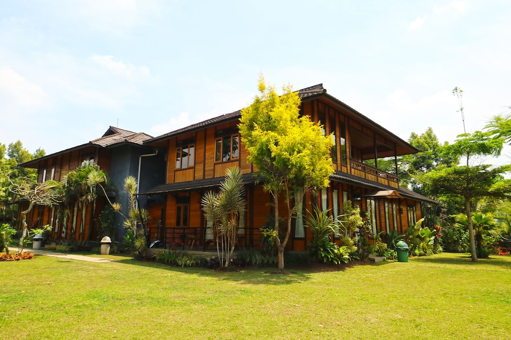 Villa Gardenia Bandung [VR] 3/60