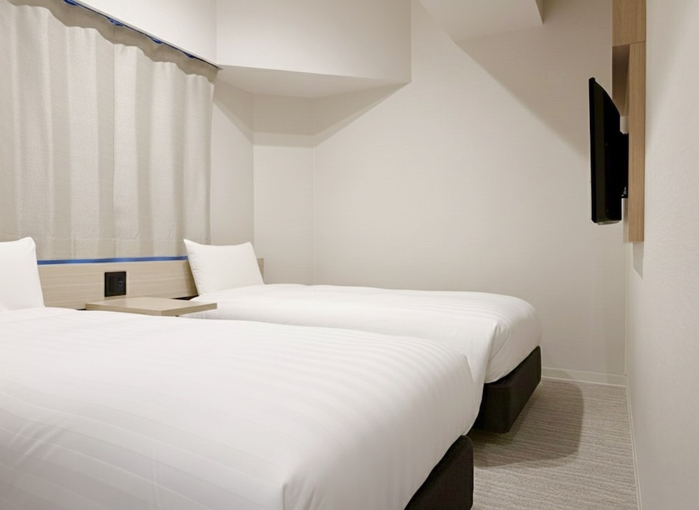 Basic, Twin Beds 2/9