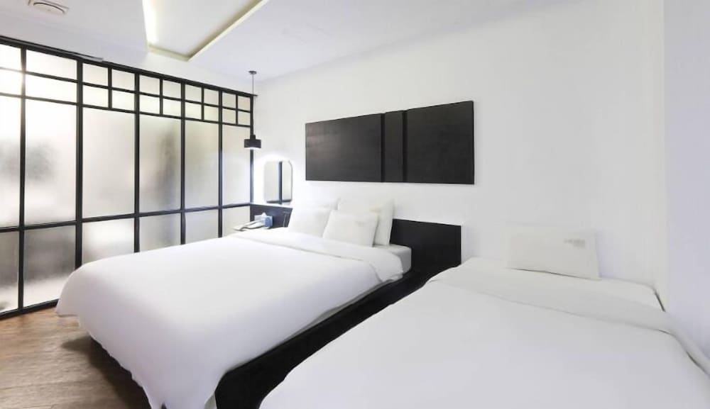 2 Heaven Hotel 31/69