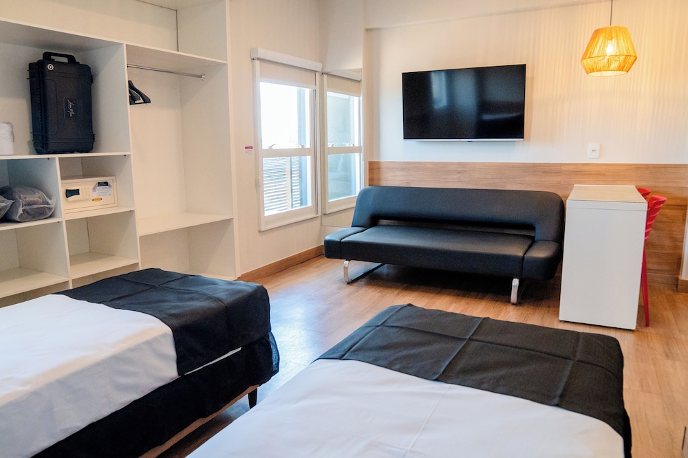 Play Hotel 16/47