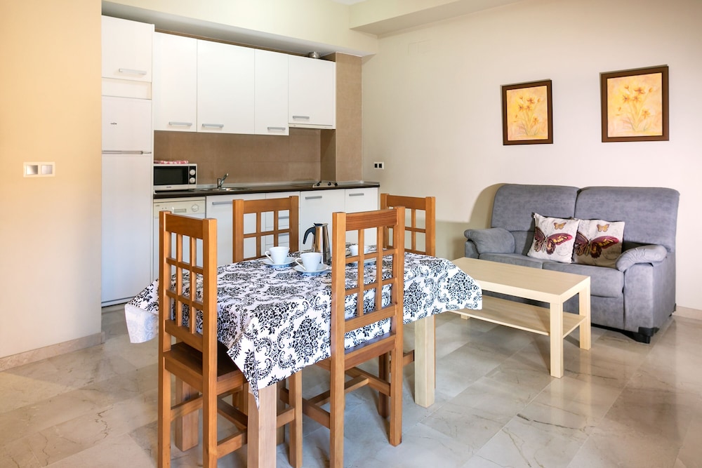 APARTAMENTOS TURISTICOS LA CASTILLEJA 20/30