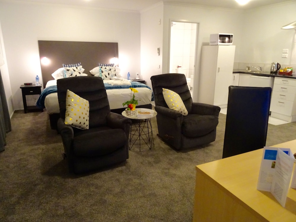BKs Premier Motel Hamilton 26/38
