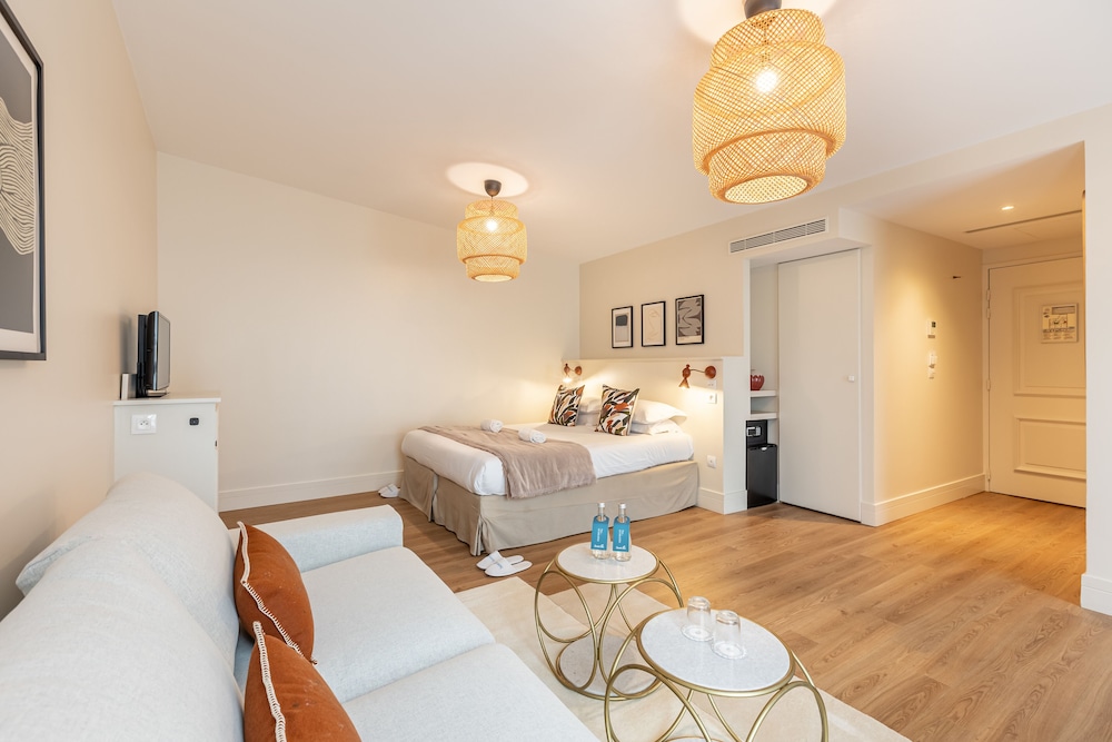Hotel Celeste Batignolles Montmartre 16/26