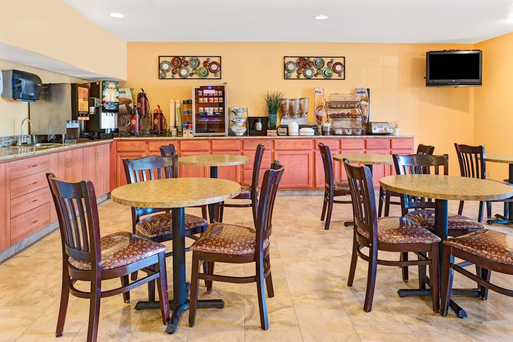 Microtel Inn And Suites Memphi 26/33