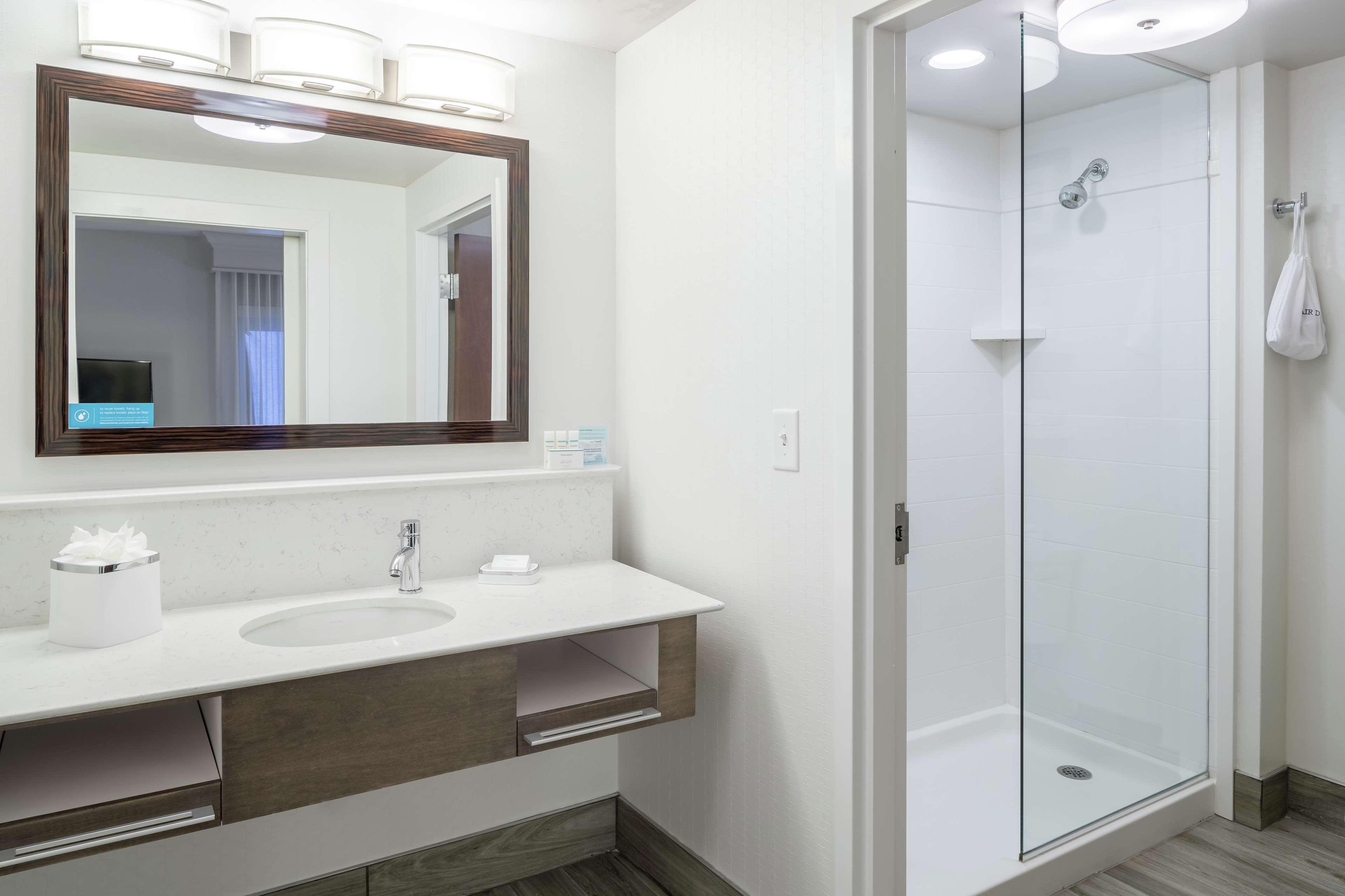 STUDIO, SUITE, KING BED