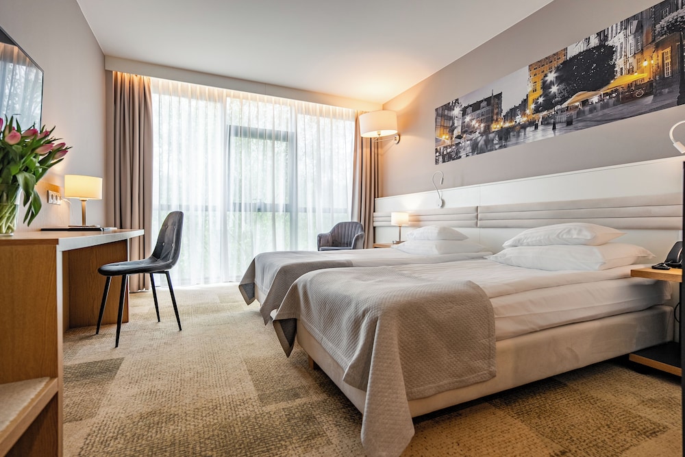 Hotel Platan 11/66