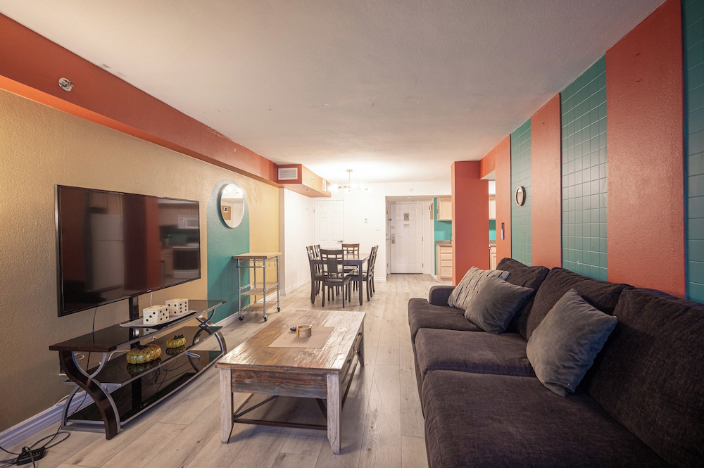 1Bd1Ba w BonusRM Stay Together Suites 51/62