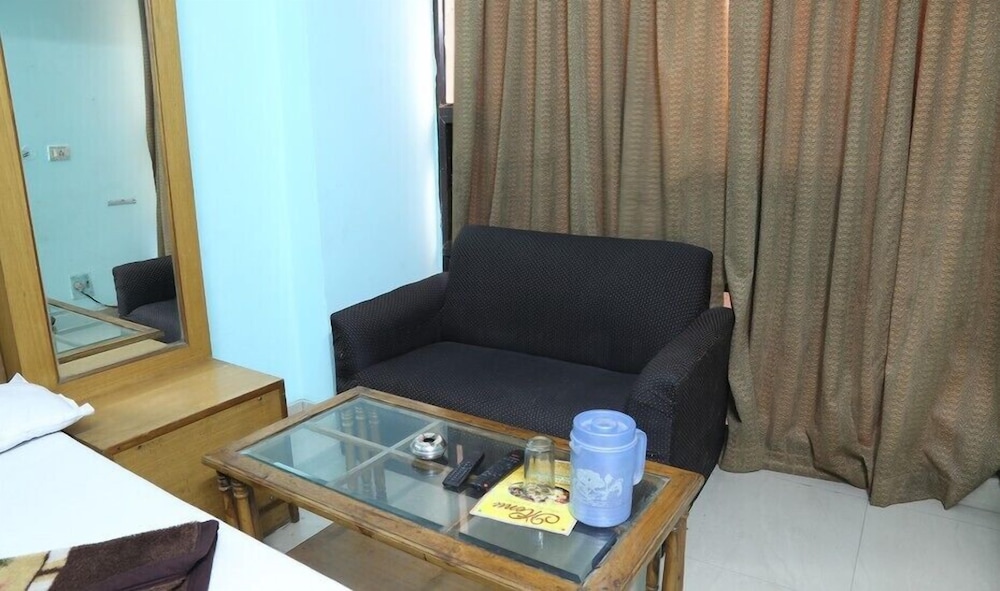 Hotel Delhi Regency 44/63