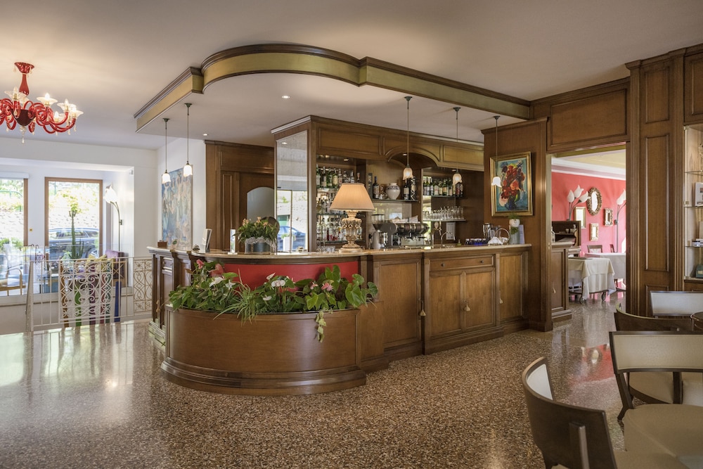 Villa Madrina Lovely and Dynamic Hotel 5/49